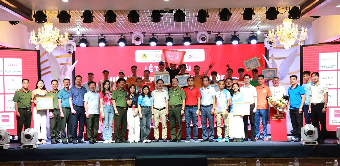 Những hình ảnh đẹp giải chạy “Hành trình theo chân Bác - Vì an ninh Tổ quốc” 2025- Ảnh 6. Những hình ảnh đẹp giải chạy “Hành trình theo chân Bác - Vì an ninh Tổ quốc” 2025- Ảnh 6.