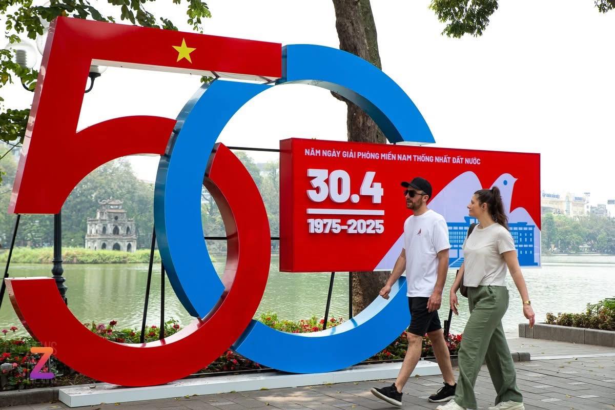 Hà Nội đón hơn 875.000 lượt khách, thu về trên 3.000 tỷ đồng sau 5 ngày nghỉ lễ- Ảnh 2. Hà Nội đón hơn 875.000 lượt khách, thu về trên 3.000 tỷ đồng sau 5 ngày nghỉ lễ- Ảnh 2.
