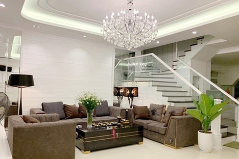 Nam ca sĩ 8X sở hữu bất động sản trải khắp từ Bắc vào Nam, tuổi 44 vẫn lẻ bóng- Ảnh 4. Nam ca sĩ 8X sở hữu bất động sản trải khắp từ Bắc vào Nam, tuổi 44 vẫn lẻ bóng- Ảnh 4.