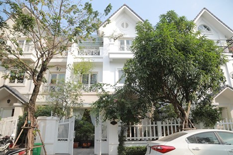 Nam ca sĩ 8X sở hữu bất động sản trải khắp từ Bắc vào Nam, tuổi 44 vẫn lẻ bóng- Ảnh 3. Nam ca sĩ 8X sở hữu bất động sản trải khắp từ Bắc vào Nam, tuổi 44 vẫn lẻ bóng- Ảnh 3.