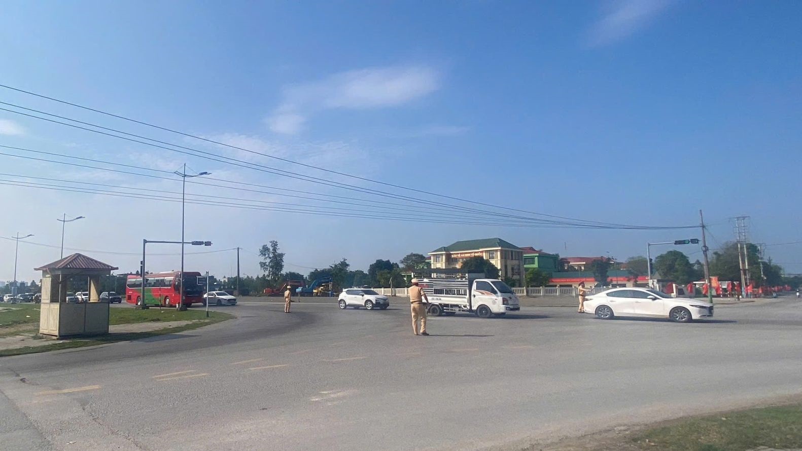 Thanh Hoá xử phạt 845 trường hợp vi phạm giao thông trong 4 ngày nghỉ lễ- Ảnh 1. Thanh Hoá xử phạt 845 trường hợp vi phạm giao thông trong 4 ngày nghỉ lễ- Ảnh 1.