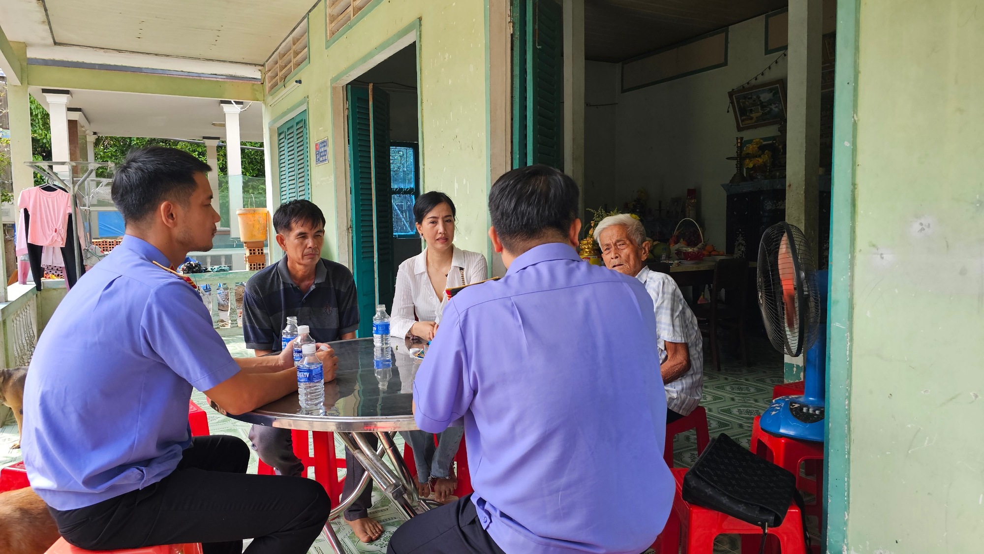 VKSND Tối cao đến kiểm tra hiện trường vụ tai nạn giao thông ở Vĩnh Long- Ảnh 1. VKSND Tối cao đến kiểm tra hiện trường vụ tai nạn giao thông ở Vĩnh Long- Ảnh 1.