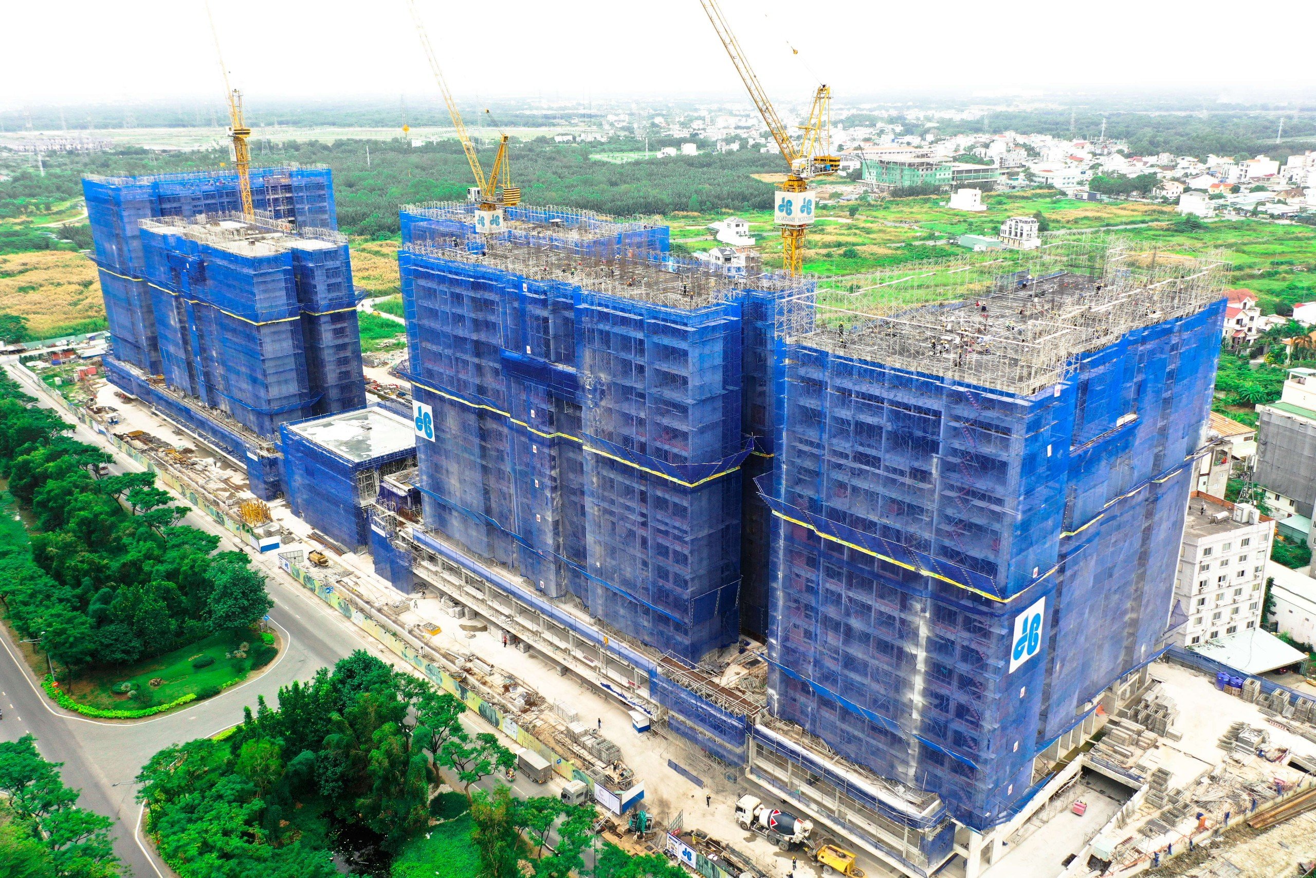 Xây dựng Hoà Bình: Doanh thu và lợi nhuận lao dốc, vẫn nặng gánh lãi vay- Ảnh 1. Xây dựng Hoà Bình: Doanh thu và lợi nhuận lao dốc, vẫn nặng gánh lãi vay- Ảnh 1.
