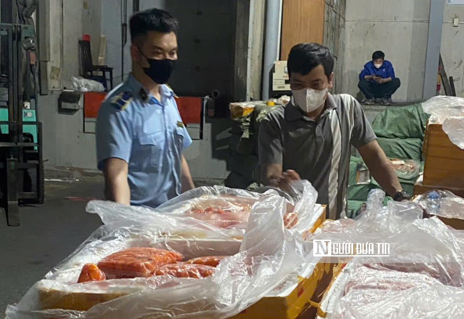 Cận cảnh hơn 7 tấn nội tạng động vật bốc mùi nồng nặc tìm đường tiêu thụ tại Hà Nội- Ảnh 1. Cận cảnh hơn 7 tấn nội tạng động vật bốc mùi nồng nặc tìm đường tiêu thụ tại Hà Nội- Ảnh 1.
