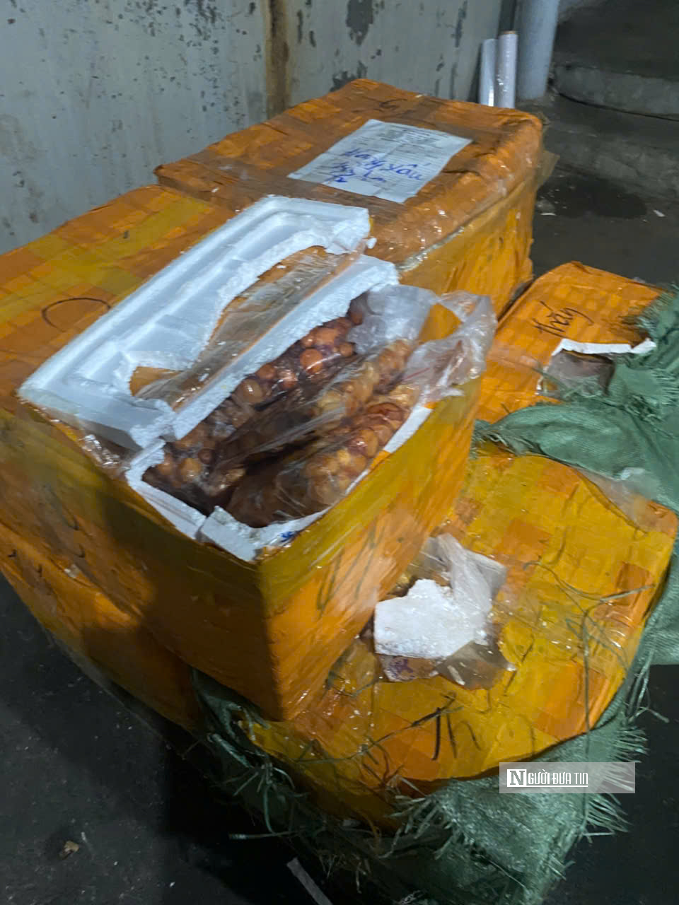 Cận cảnh hơn 7 tấn nội tạng động vật bốc mùi nồng nặc tìm đường tiêu thụ tại Hà Nội- Ảnh 5. Cận cảnh hơn 7 tấn nội tạng động vật bốc mùi nồng nặc tìm đường tiêu thụ tại Hà Nội- Ảnh 5.