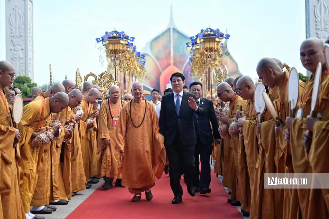 Chủ tịch nước Lương Cường tham dự Đại lễ Vesak- Ảnh 1. Chủ tịch nước Lương Cường tham dự Đại lễ Vesak- Ảnh 1.