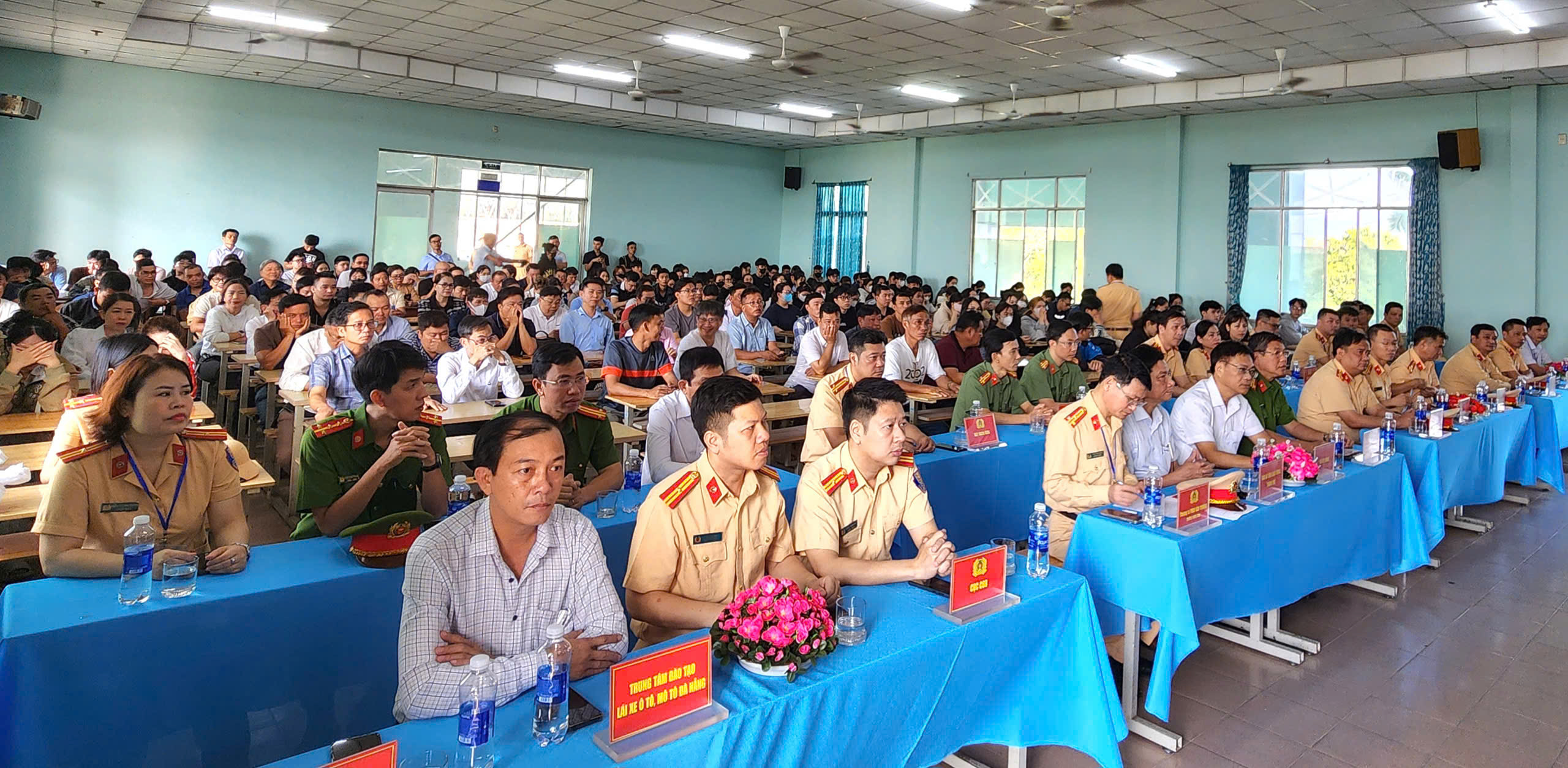 Công an Đà Nẵng sát hạch lái xe “3 không”: Không tiêu cực, không chờ đợi, không gây phiền hà- Ảnh 2. Công an Đà Nẵng sát hạch lái xe “3 không”: Không tiêu cực, không chờ đợi, không gây phiền hà- Ảnh 2.