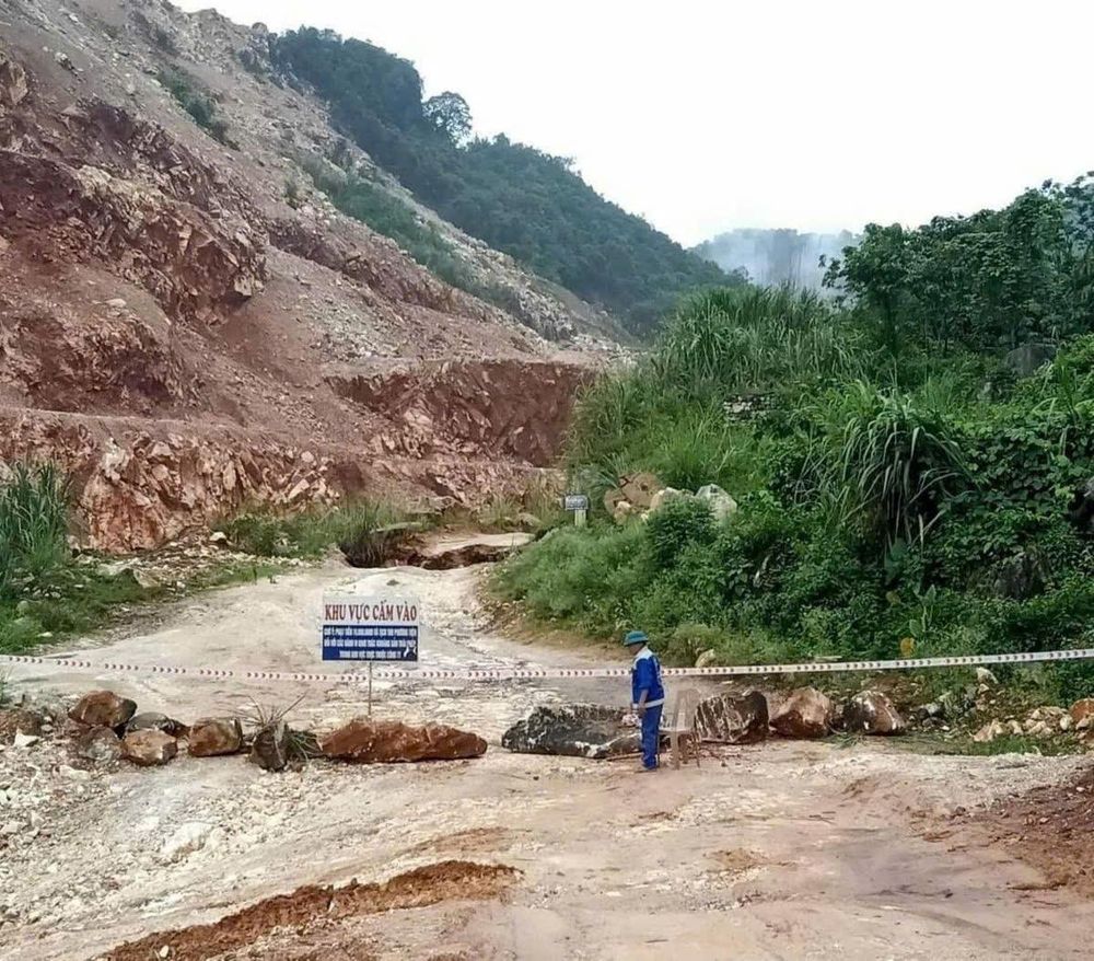 Điều tra vụ người phụ nữ bị đất đá vùi lấp khi vào hầm mót quặng thiếc- Ảnh 1. Điều tra vụ người phụ nữ bị đất đá vùi lấp khi vào hầm mót quặng thiếc- Ảnh 1.