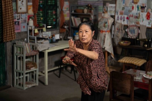 NSƯT Kim Phương bất ngờ "lột xác" thành "bà ngoại quốc dân"- Ảnh 3. NSƯT Kim Phương bất ngờ "lột xác" thành "bà ngoại quốc dân"- Ảnh 3.