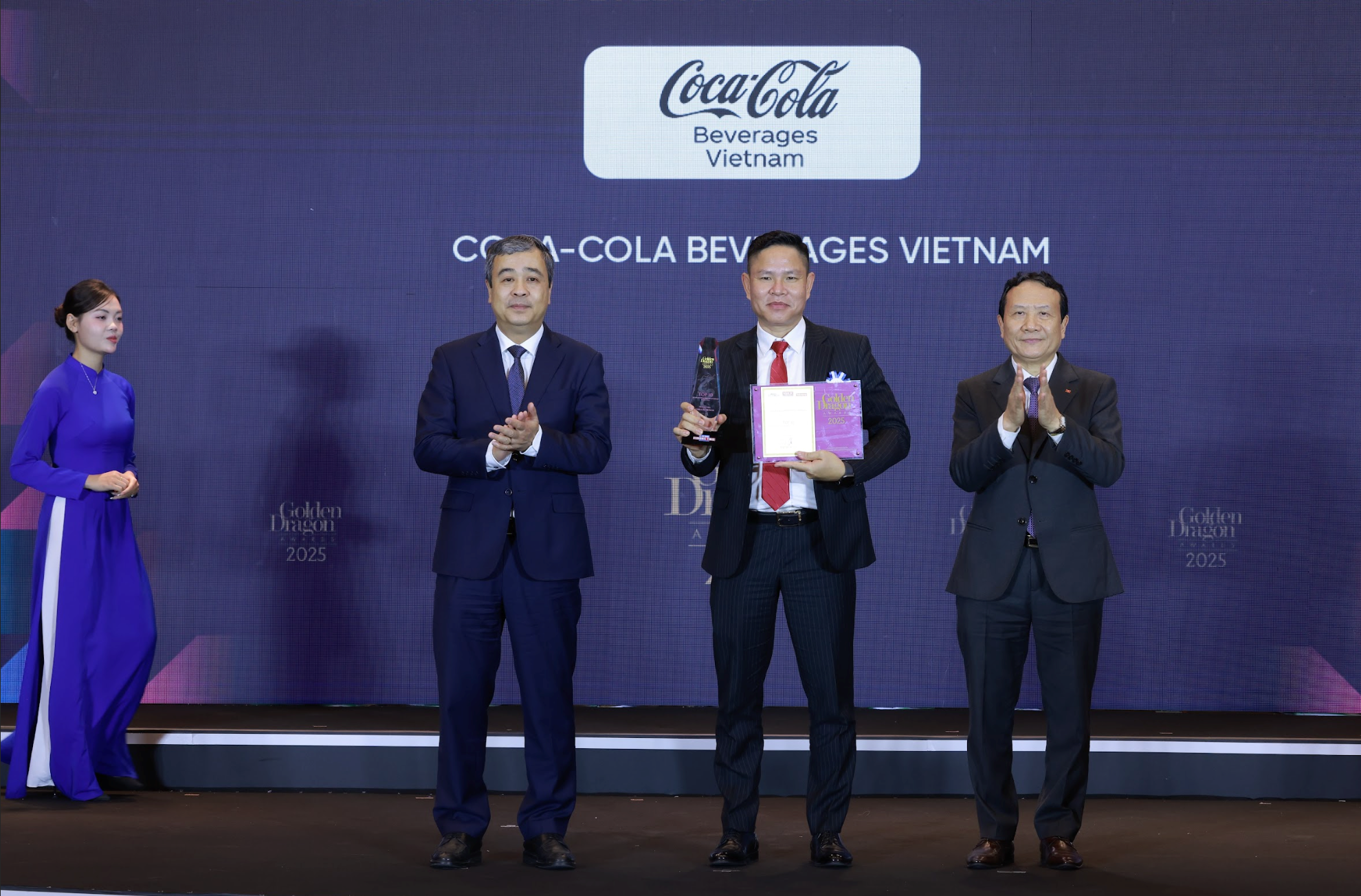 Công ty Coca-Cola Việt Nam vinh dự nhận giải thưởng Rồng Vàng 2025- Ảnh 1. Công ty Coca-Cola Việt Nam vinh dự nhận giải thưởng Rồng Vàng 2025- Ảnh 1.