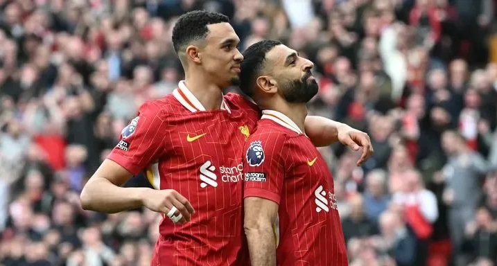 Sự ra đi của Alexander-Arnold là tổn thất lớn cho Liverpool, đặc biệt với Salah (phải), người đã phối hợp ăn ý bên cánh phải cùng Alexander-Arnold kể từ năm 2017. (Ảnh: Getty Images) Sự ra đi của Alexander-Arnold là tổn thất lớn cho Liverpool, đặc biệt với Salah (phải), người đã phối hợp ăn ý bên cánh phải cùng Alexander-Arnold kể từ năm 2017. (Ảnh: Getty Images)