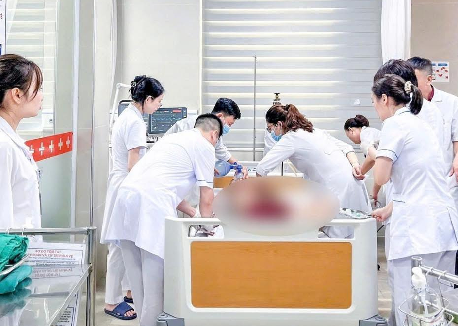 Hồi sinh bệnh nhi đuối nước từ cửa tử- Ảnh 1. Hồi sinh bệnh nhi đuối nước từ cửa tử- Ảnh 1.