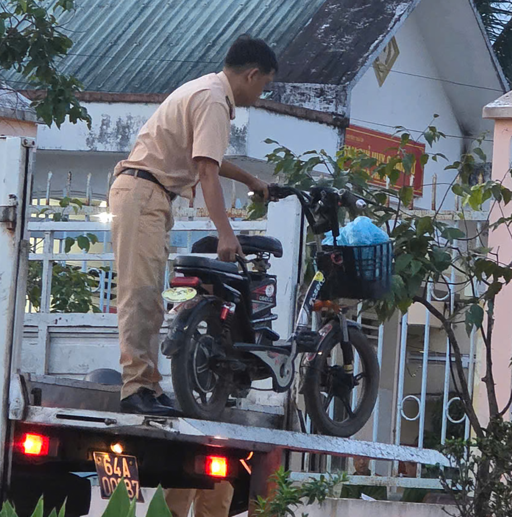 Khởi tố vụ án tai nạn giao thông khiến nữ sinh 14 tuổi ở Vĩnh Long- Ảnh 2. Khởi tố vụ án tai nạn giao thông khiến nữ sinh 14 tuổi ở Vĩnh Long- Ảnh 2.