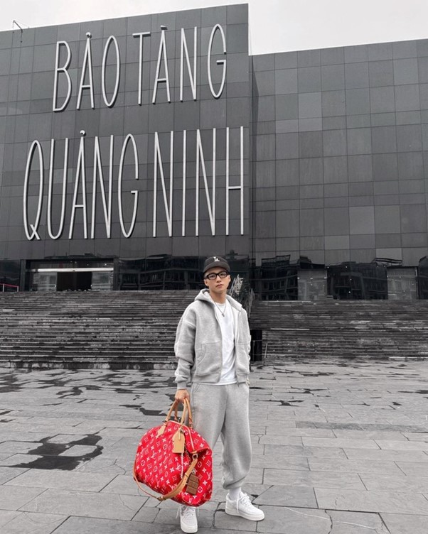 Ca sĩ Sơn Tùng M-TP xách túi 300 triệu đồng, bất ngờ check-in tại chợ Bến Thành- Ảnh 8. Ca sĩ Sơn Tùng M-TP xách túi 300 triệu đồng, bất ngờ check-in tại chợ Bến Thành- Ảnh 8.