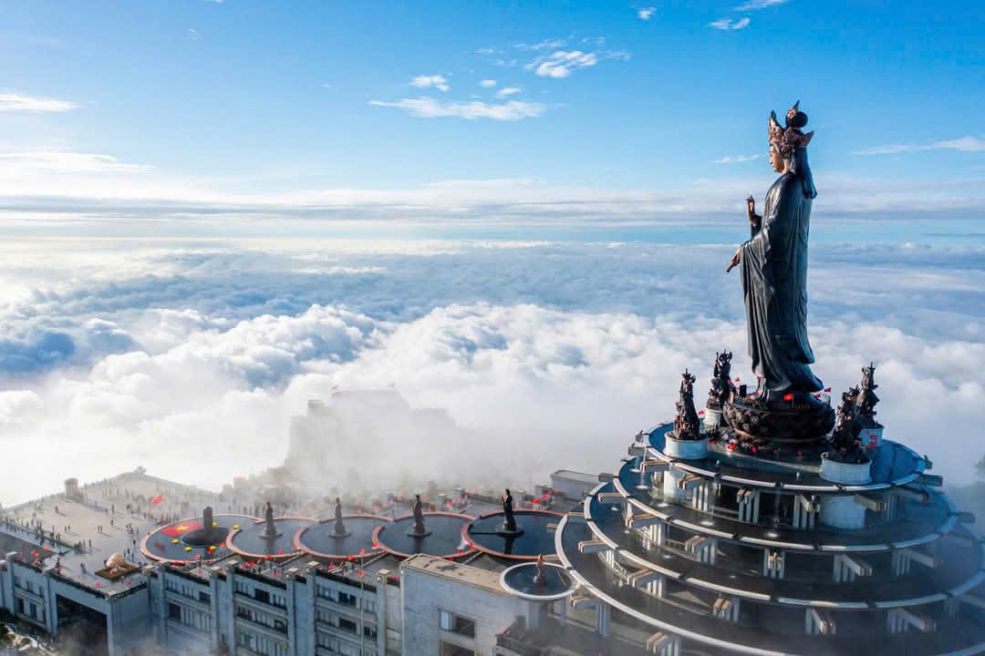 Núi Bà Đen đón đại biểu về tham dự đại lễ Vesak 2025- Ảnh 7. Núi Bà Đen đón đại biểu về tham dự đại lễ Vesak 2025- Ảnh 7.