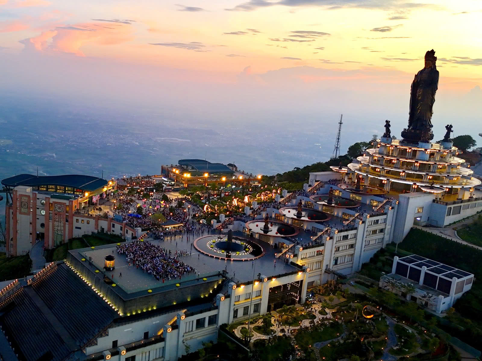Núi Bà Đen đón đại biểu về tham dự đại lễ Vesak 2025- Ảnh 2. Núi Bà Đen đón đại biểu về tham dự đại lễ Vesak 2025- Ảnh 2.