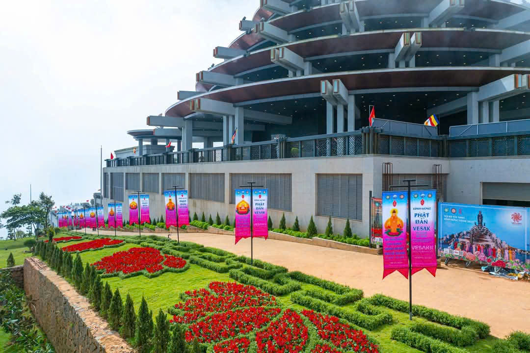 Núi Bà Đen đón đại biểu về tham dự đại lễ Vesak 2025- Ảnh 6. Núi Bà Đen đón đại biểu về tham dự đại lễ Vesak 2025- Ảnh 6.