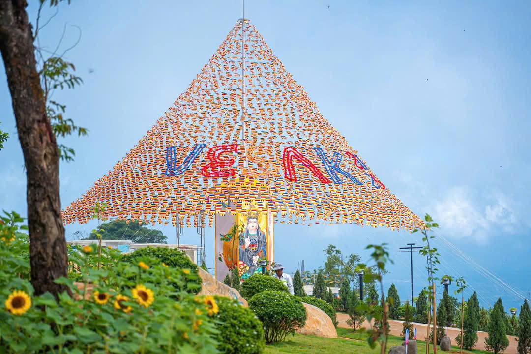 Núi Bà Đen đón đại biểu về tham dự đại lễ Vesak 2025- Ảnh 9. Núi Bà Đen đón đại biểu về tham dự đại lễ Vesak 2025- Ảnh 9.