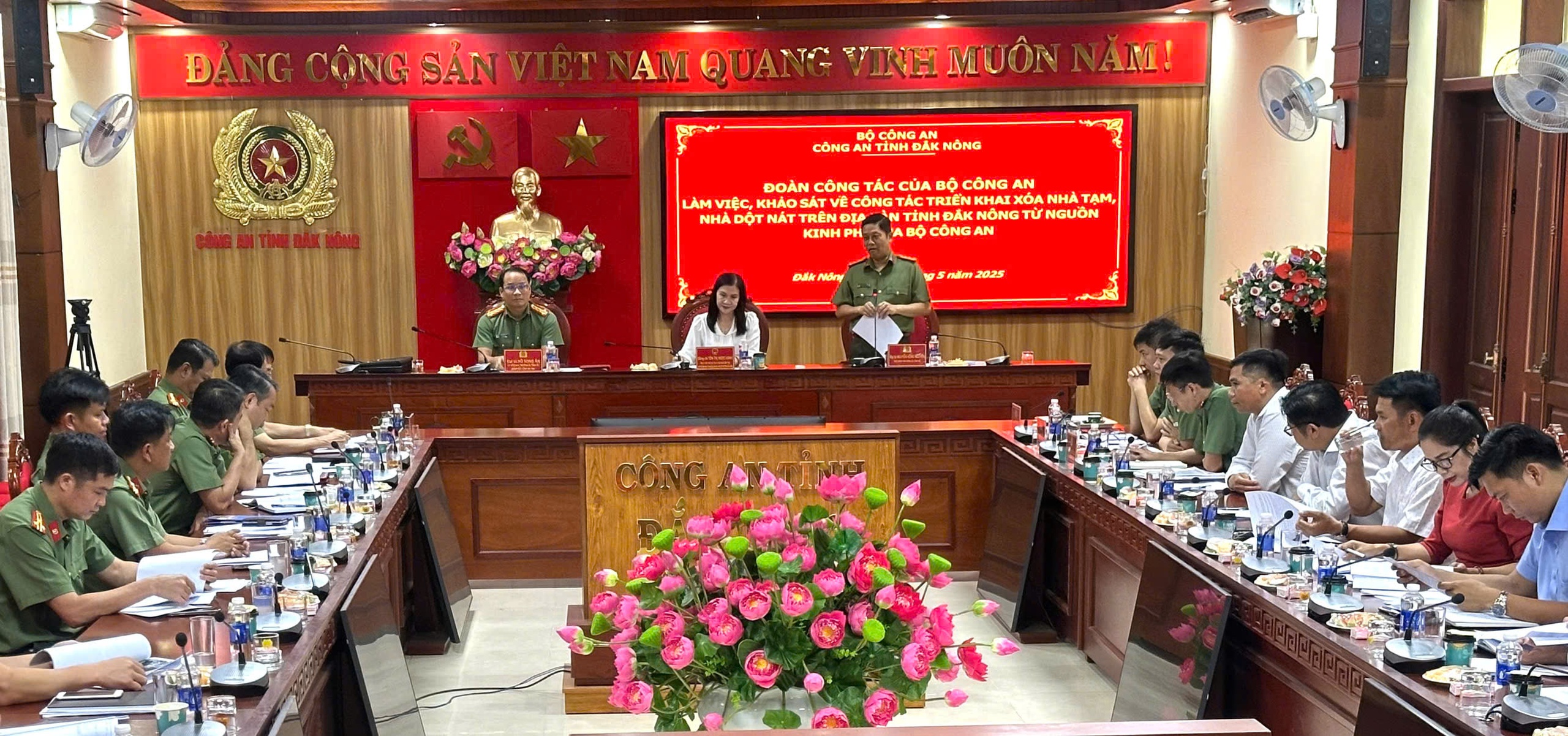 Bộ Công an hỗ trợ Đắk Nông 30 tỷ đồng xây 500 căn nhà cho hộ nghèo, cận nghèo- Ảnh 1. Bộ Công an hỗ trợ Đắk Nông 30 tỷ đồng xây 500 căn nhà cho hộ nghèo, cận nghèo- Ảnh 1.