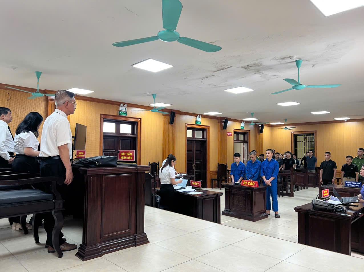 Hơn 16 năm tù cho 3 thanh niên mua bán trái phép chất ma tuý- Ảnh 1. Hơn 16 năm tù cho 3 thanh niên mua bán trái phép chất ma tuý- Ảnh 1.