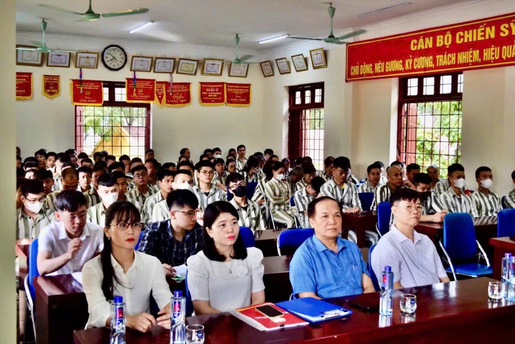 Hội Luật gia tỉnh Ninh Bình đẩy mạnh tuyên truyền pháp luật cho phạm nhân- Ảnh 1. Hội Luật gia tỉnh Ninh Bình đẩy mạnh tuyên truyền pháp luật cho phạm nhân- Ảnh 1.