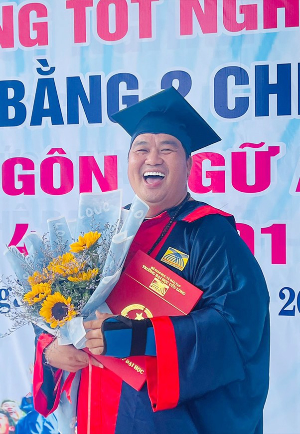 Danh hài giàu có bậc nhất showbiz Việt, sở hữu biệt phủ cổ giá cả trăm tỷ đồng- Ảnh 12. Danh hài giàu có bậc nhất showbiz Việt, sở hữu biệt phủ cổ giá cả trăm tỷ đồng- Ảnh 12.