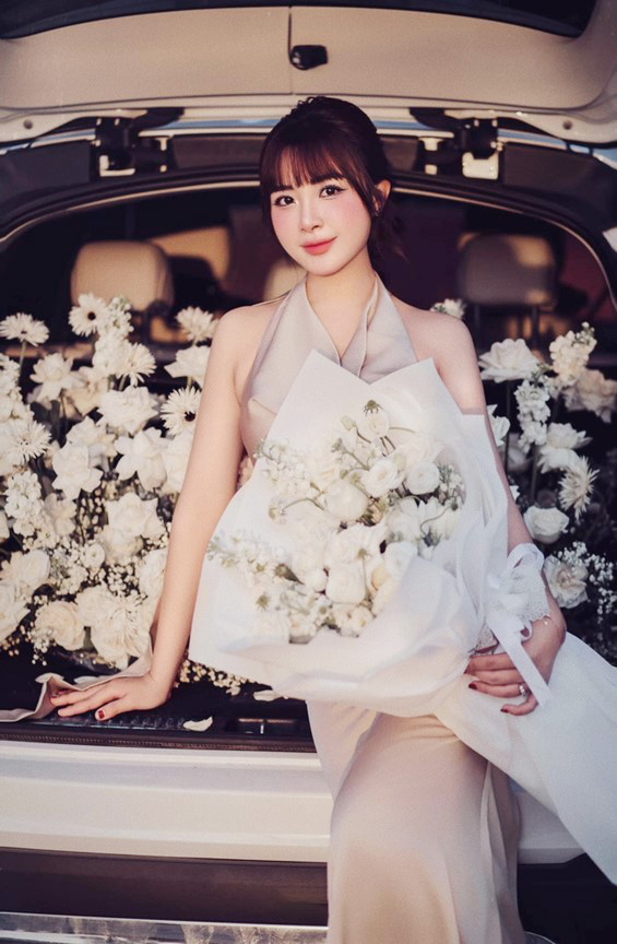 Thành quả ngọt ngào của "cặp đôi vàng" làng bóng, Phan Văn Đức và vợ là cô chủ khách sạn- Ảnh 3. Thành quả ngọt ngào của "cặp đôi vàng" làng bóng, Phan Văn Đức và vợ là cô chủ khách sạn- Ảnh 3.