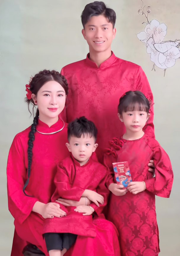 Thành quả ngọt ngào của "cặp đôi vàng" làng bóng, Phan Văn Đức và vợ là cô chủ khách sạn- Ảnh 4. Thành quả ngọt ngào của "cặp đôi vàng" làng bóng, Phan Văn Đức và vợ là cô chủ khách sạn- Ảnh 4.
