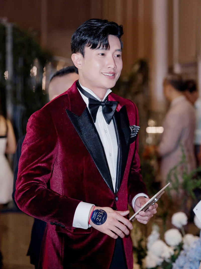 Nam thần là CEO sở hữu nhiều cửa hàng bề thế cùng khối tài sản hàng trăm tỷ đồng, U40 vẫn "ế"- Ảnh 12. Nam thần là CEO sở hữu nhiều cửa hàng bề thế cùng khối tài sản hàng trăm tỷ đồng, U40 vẫn "ế"- Ảnh 12.