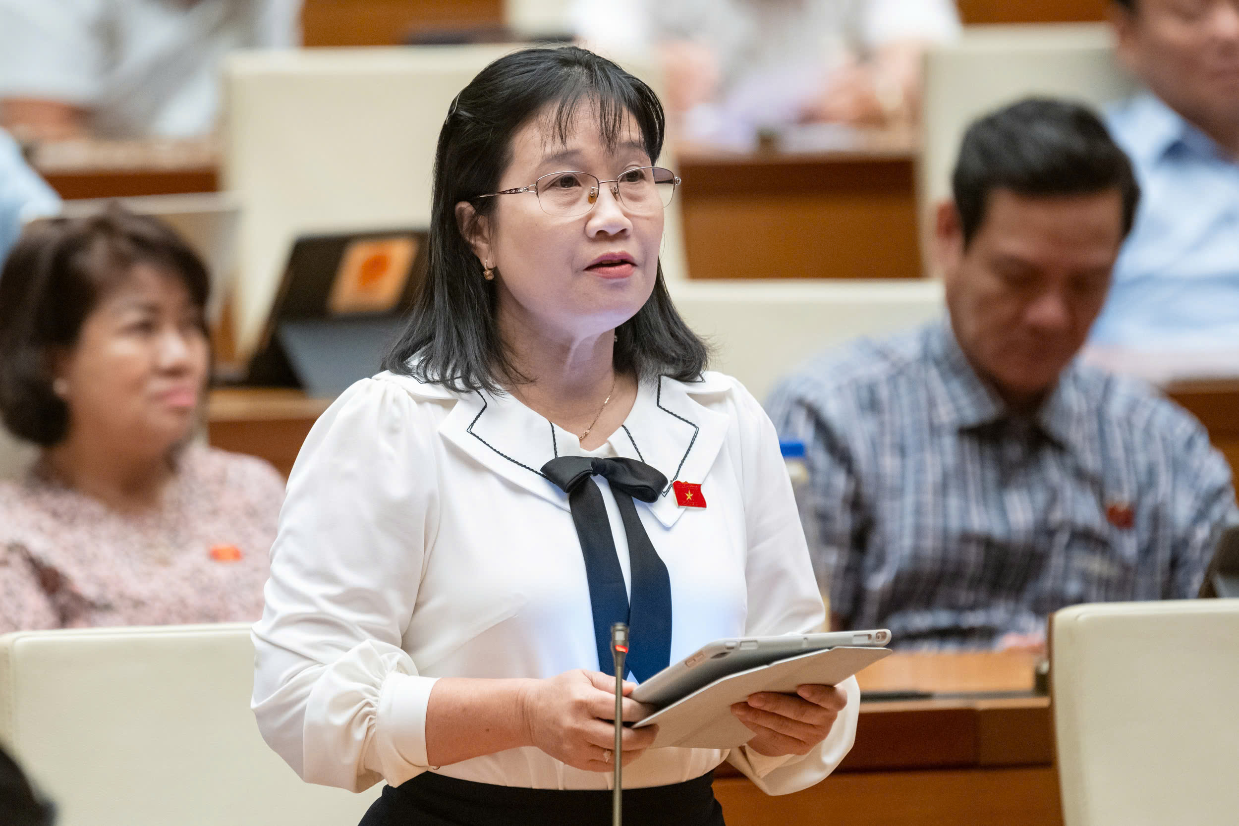 "Tăng ngay, tăng mạnh thuế thuốc lá vì sinh mạng nhân dân, xin đừng chần chừ"- Ảnh 2. "Tăng ngay, tăng mạnh thuế thuốc lá vì sinh mạng nhân dân, xin đừng chần chừ"- Ảnh 2.