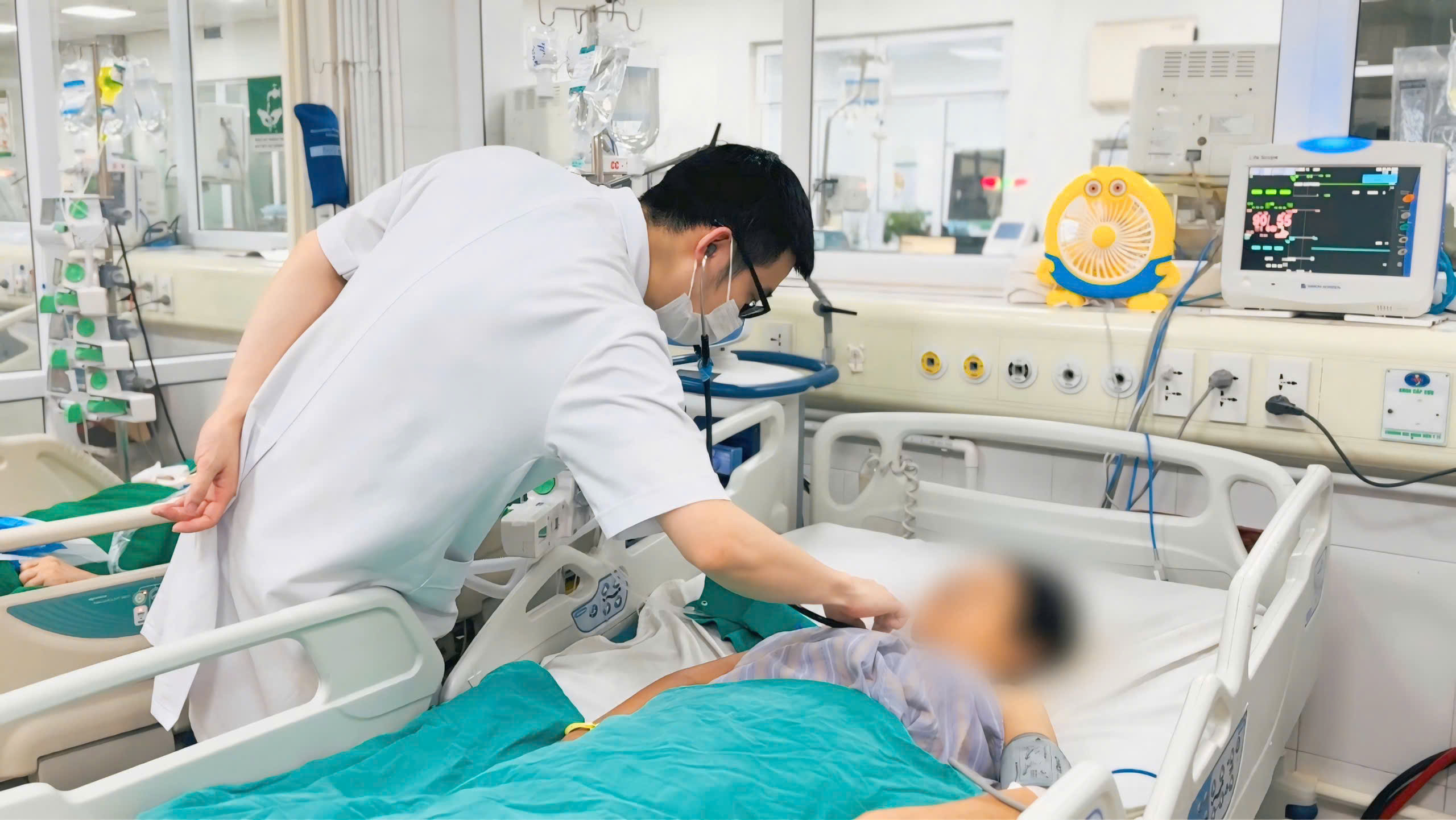 Sốc nhiễm khuẩn nặng sau khi tiêm khớp vai tại phòng khám tư- Ảnh 2. Sốc nhiễm khuẩn nặng sau khi tiêm khớp vai tại phòng khám tư- Ảnh 2.
