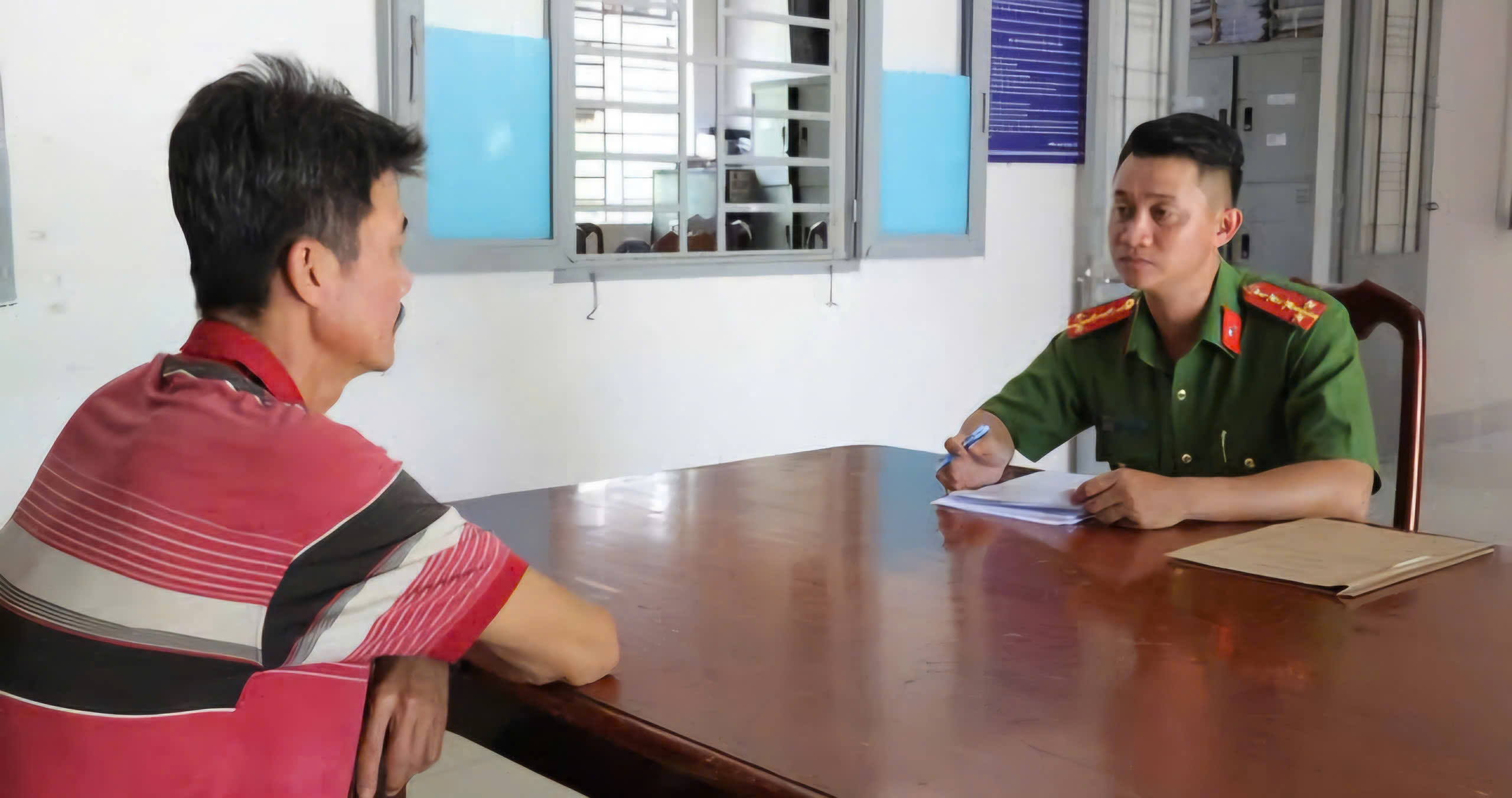 Công an Tây Ninh làm việc với người đàn ông gọi điện quấy rối, xúc phạm cán bộ- Ảnh 1. Công an Tây Ninh làm việc với người đàn ông gọi điện quấy rối, xúc phạm cán bộ- Ảnh 1.