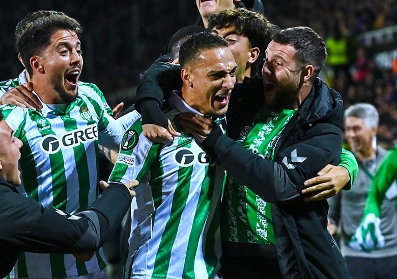 Antony trở thành người hùng của Real Betis. Antony trở thành người hùng của Real Betis.