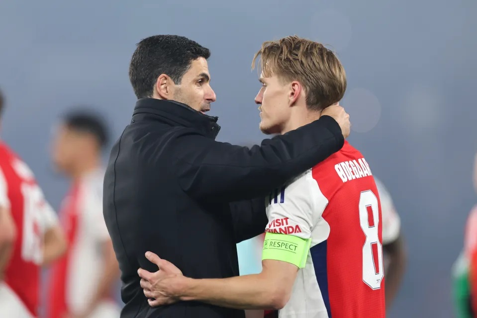 Arsenal đối mặt nguy cơ mất suất Champions League sau mùa giải đáng thất vọng. Arsenal đối mặt nguy cơ mất suất Champions League sau mùa giải đáng thất vọng.
