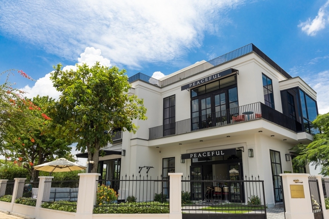 Nam thần là CEO sở hữu nhiều cửa hàng bề thế cùng khối tài sản hàng trăm tỷ đồng, U40 vẫn "ế"- Ảnh 4. Nam thần là CEO sở hữu nhiều cửa hàng bề thế cùng khối tài sản hàng trăm tỷ đồng, U40 vẫn "ế"- Ảnh 4.
