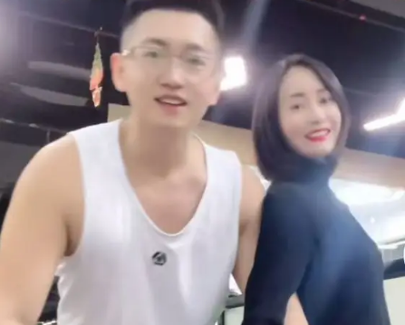 Chàng trai 24 tuổi quyết lấy vợ 41 tuổi, bố mẹ biết "khóc như mưa"- Ảnh 1. Chàng trai 24 tuổi quyết lấy vợ 41 tuổi, bố mẹ biết "khóc như mưa"- Ảnh 1.