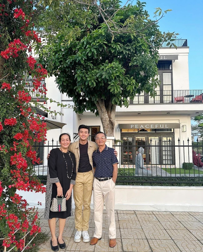 Nam thần là CEO sở hữu nhiều cửa hàng bề thế cùng khối tài sản hàng trăm tỷ đồng, U40 vẫn "ế"- Ảnh 11. Nam thần là CEO sở hữu nhiều cửa hàng bề thế cùng khối tài sản hàng trăm tỷ đồng, U40 vẫn "ế"- Ảnh 11.