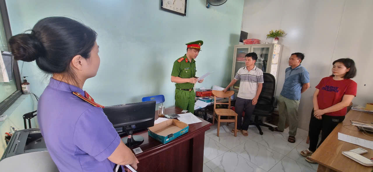 Khởi tố giám đốc và kế toán công ty mua bán trái phép hóa đơn- Ảnh 1. Khởi tố giám đốc và kế toán công ty mua bán trái phép hóa đơn- Ảnh 1.