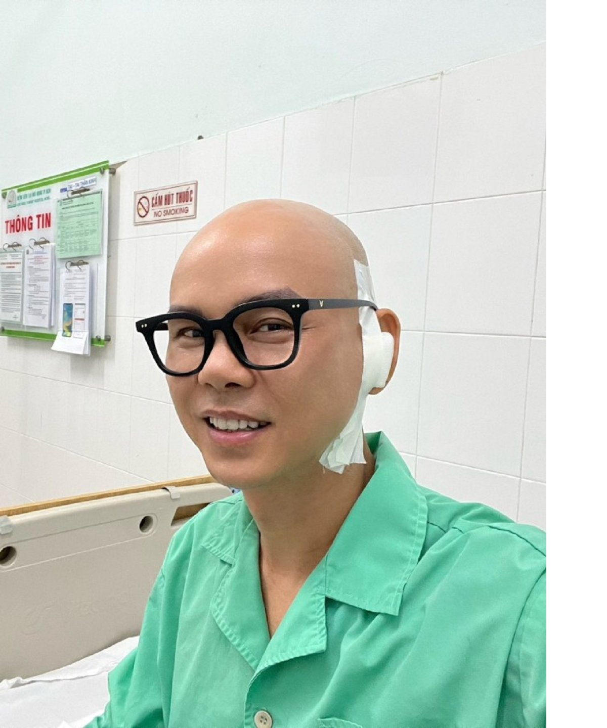 Ca sĩ Phan Đinh Tùng phẫu thuật 3 tiếng vá màng nhĩ- Ảnh 1. Ca sĩ Phan Đinh Tùng phẫu thuật 3 tiếng vá màng nhĩ- Ảnh 1.