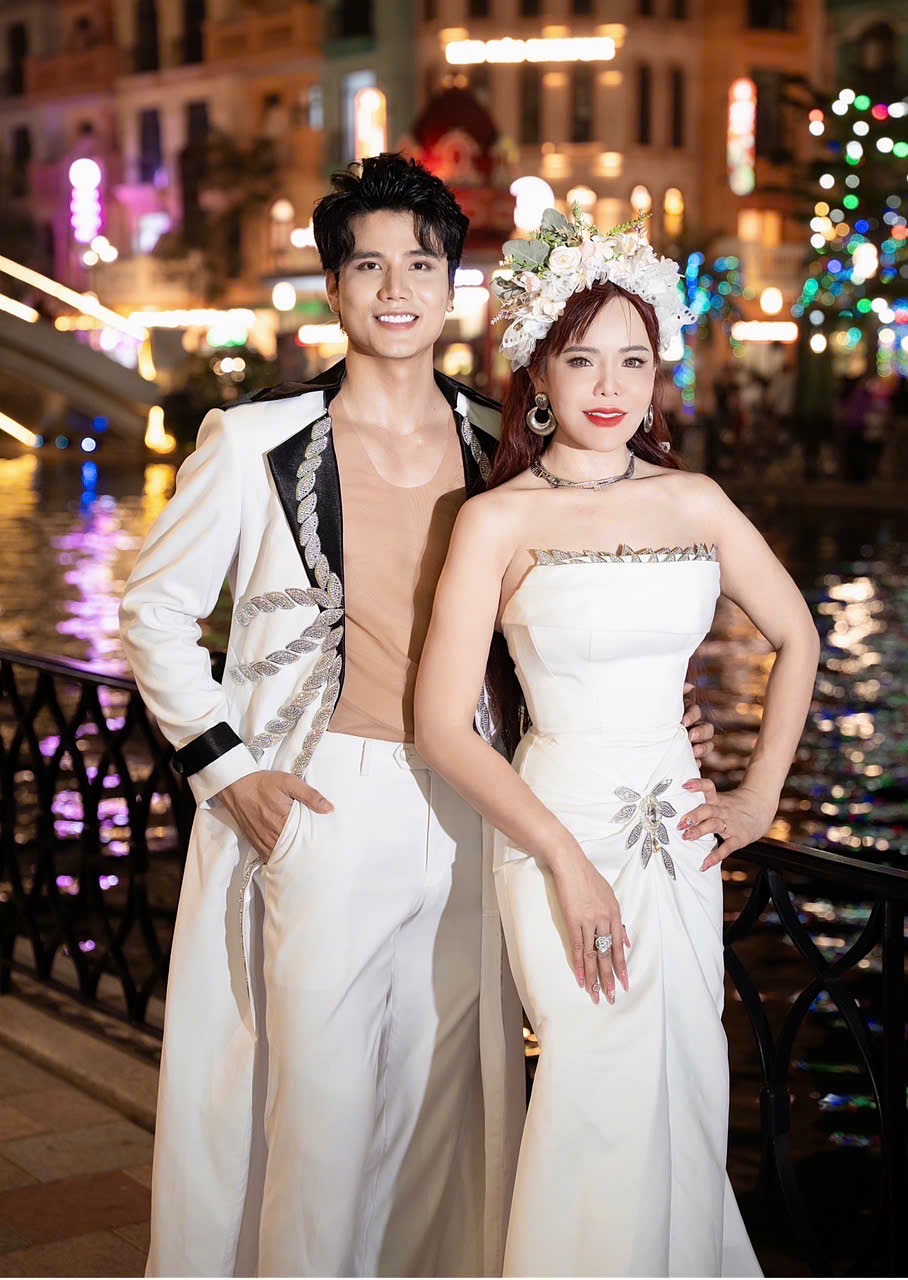 Á hậu Ánh Quyên kết hợp ăn ý cùng Nam vương Quốc tế Nguyễn Tuân trên sàn diễn- Ảnh 5. Á hậu Ánh Quyên kết hợp ăn ý cùng Nam vương Quốc tế Nguyễn Tuân trên sàn diễn- Ảnh 5.