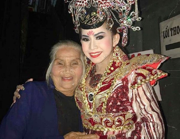 Cuộc đời đẫm nước mắt của nghệ sĩ Hồng Sáp, U90 vẫn chật vật mưu sinh- Ảnh 2. Cuộc đời đẫm nước mắt của nghệ sĩ Hồng Sáp, U90 vẫn chật vật mưu sinh- Ảnh 2.