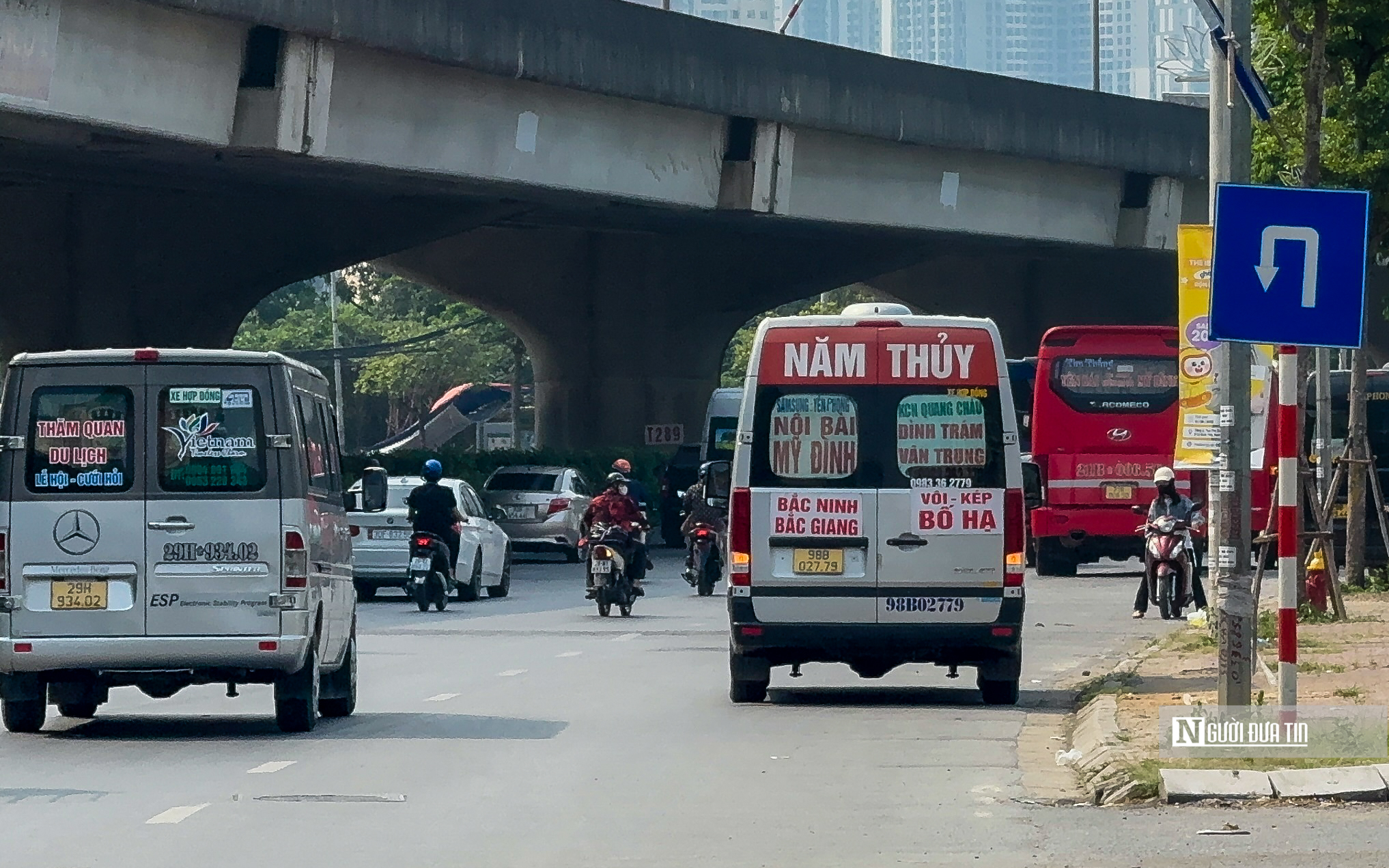 Hà Nội tăng cường xử lý xe đón, trả khách sai quy định- Ảnh 1. Hà Nội tăng cường xử lý xe đón, trả khách sai quy định- Ảnh 1.