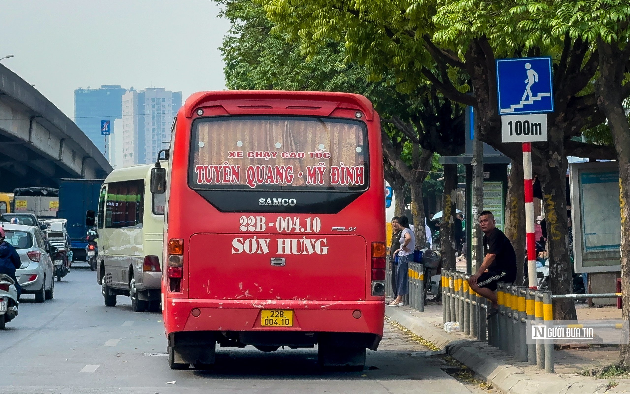 Hà Nội tăng cường xử lý xe đón, trả khách sai quy định- Ảnh 2. Hà Nội tăng cường xử lý xe đón, trả khách sai quy định- Ảnh 2.