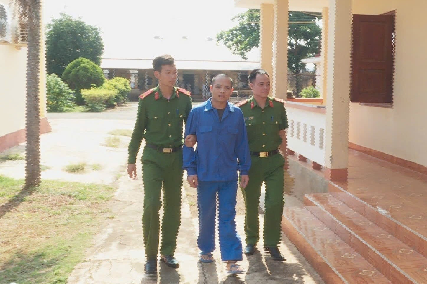 Khởi tố 2 đối tượng buôn lậu thuốc nhúng chín sầu riêng, giao dịch hơn 97 tỷ đồng- Ảnh 1. Khởi tố 2 đối tượng buôn lậu thuốc nhúng chín sầu riêng, giao dịch hơn 97 tỷ đồng- Ảnh 1.