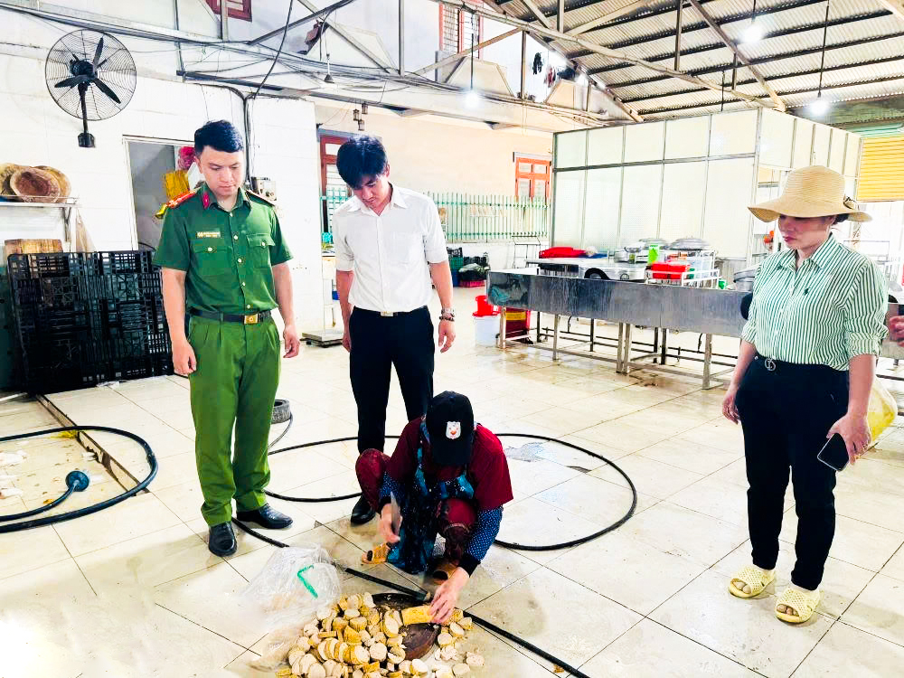 Phát hiện thức ăn có hàn the tại bếp ăn công nghiệp ở Đồng Nai- Ảnh 1. Phát hiện thức ăn có hàn the tại bếp ăn công nghiệp ở Đồng Nai- Ảnh 1.