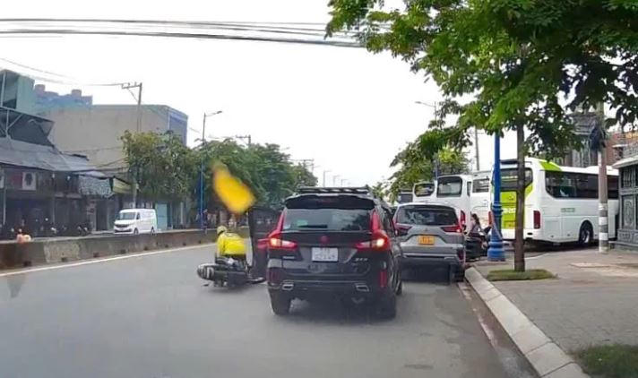 Ba triệu và hai mươi triệu- Ảnh 1. Ba triệu và hai mươi triệu- Ảnh 1.