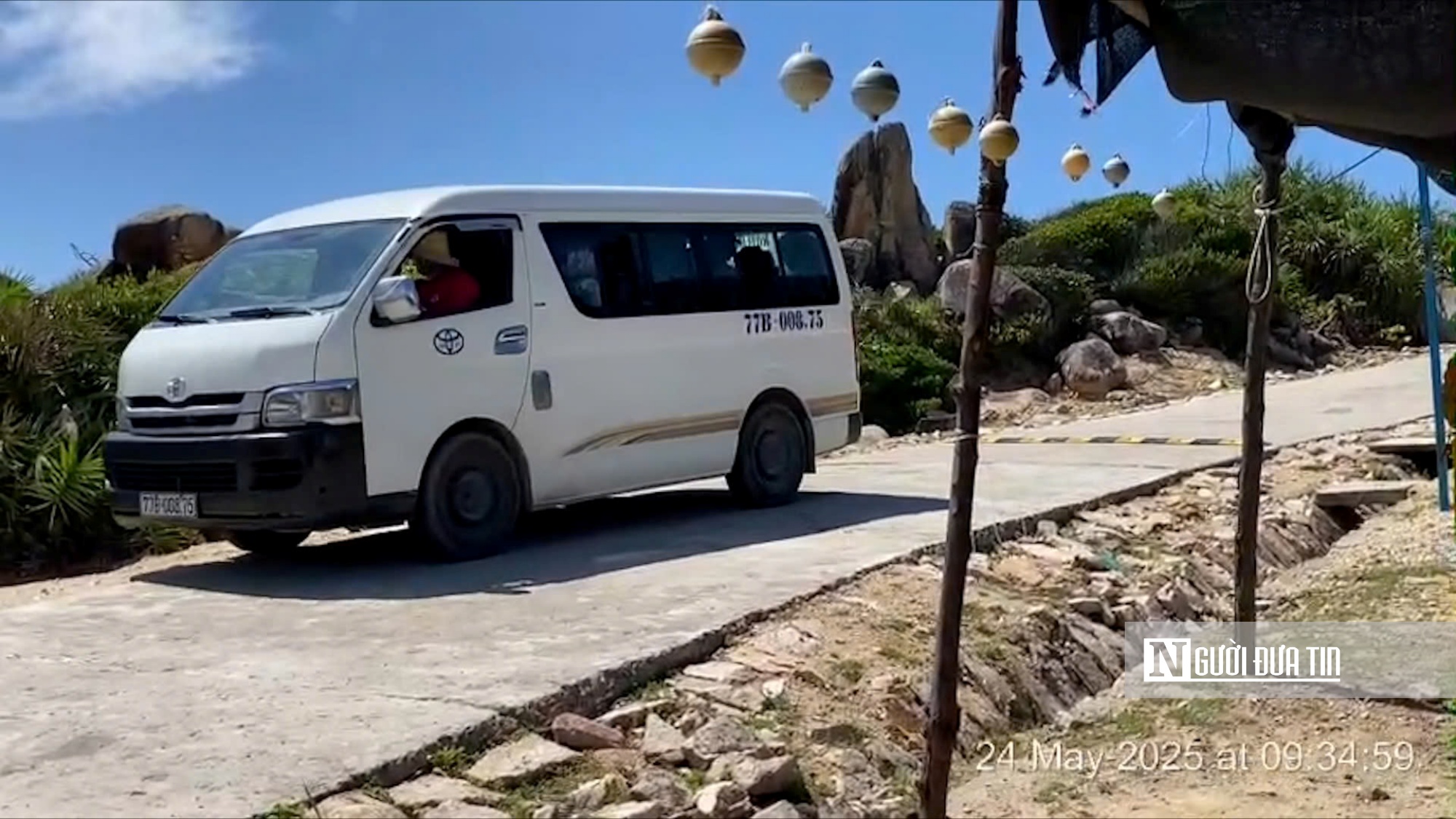 Phập phồng nỗi lo an toàn mùa cao điểm du lịch (kỳ 3): Chở quá tải dưới biển, xe "hết đát" trên bờ- Ảnh 11. Phập phồng nỗi lo an toàn mùa cao điểm du lịch (kỳ 3): Chở quá tải dưới biển, xe "hết đát" trên bờ- Ảnh 11.