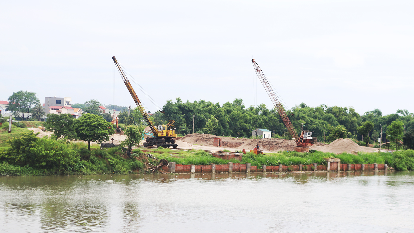 Bắc Giang tăng cường quản lý hoạt động khai thác cát, sỏi lòng sông
- Ảnh 1. Bắc Giang tăng cường quản lý hoạt động khai thác cát, sỏi lòng sông
- Ảnh 1.