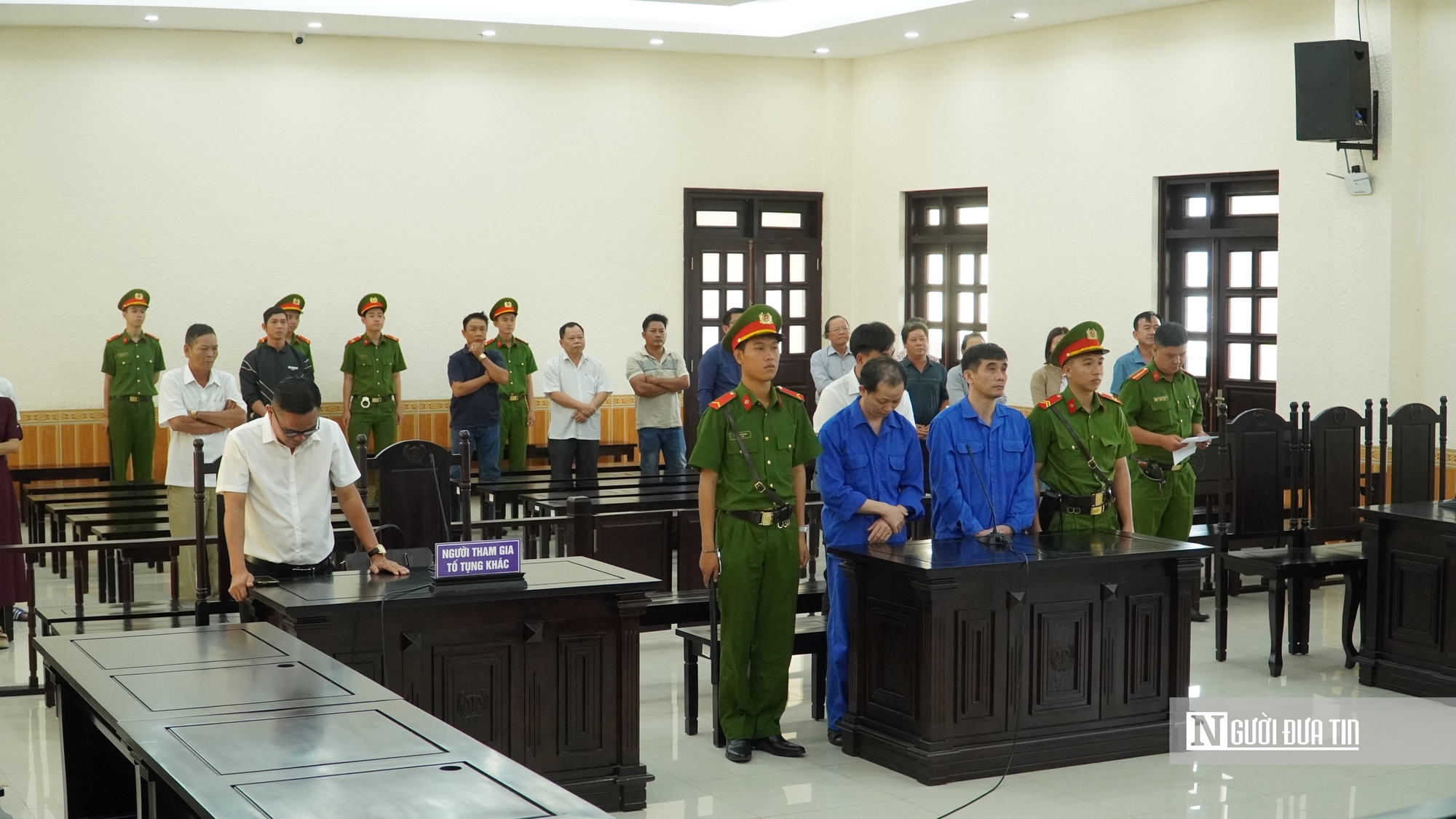 Bản án cho 2 phó giám đốc nhận hối lộ, làm khống hồ sơ tại trung tâm đăng kiểm ở Bình Thuận- Ảnh 1.