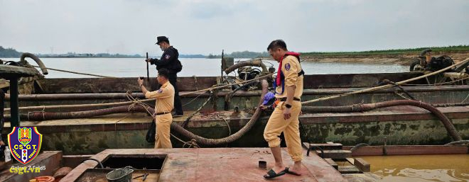 Bắt chủ tịch công ty bán hóa đơn khống để hợp thức hóa cát khai thác trái phép- Ảnh 2. Bắt chủ tịch công ty bán hóa đơn khống để hợp thức hóa cát khai thác trái phép- Ảnh 2.